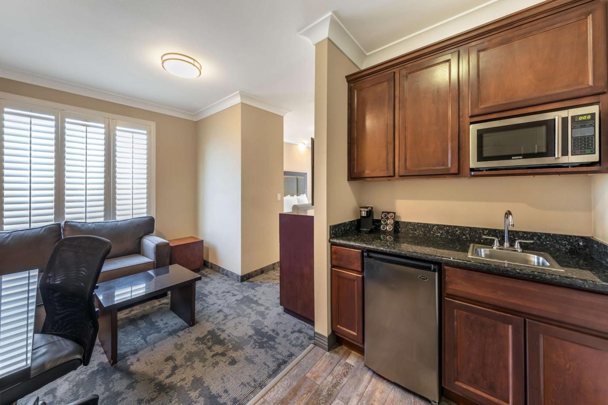 Best Western Plus Avita Suites Торънс Екстериор снимка