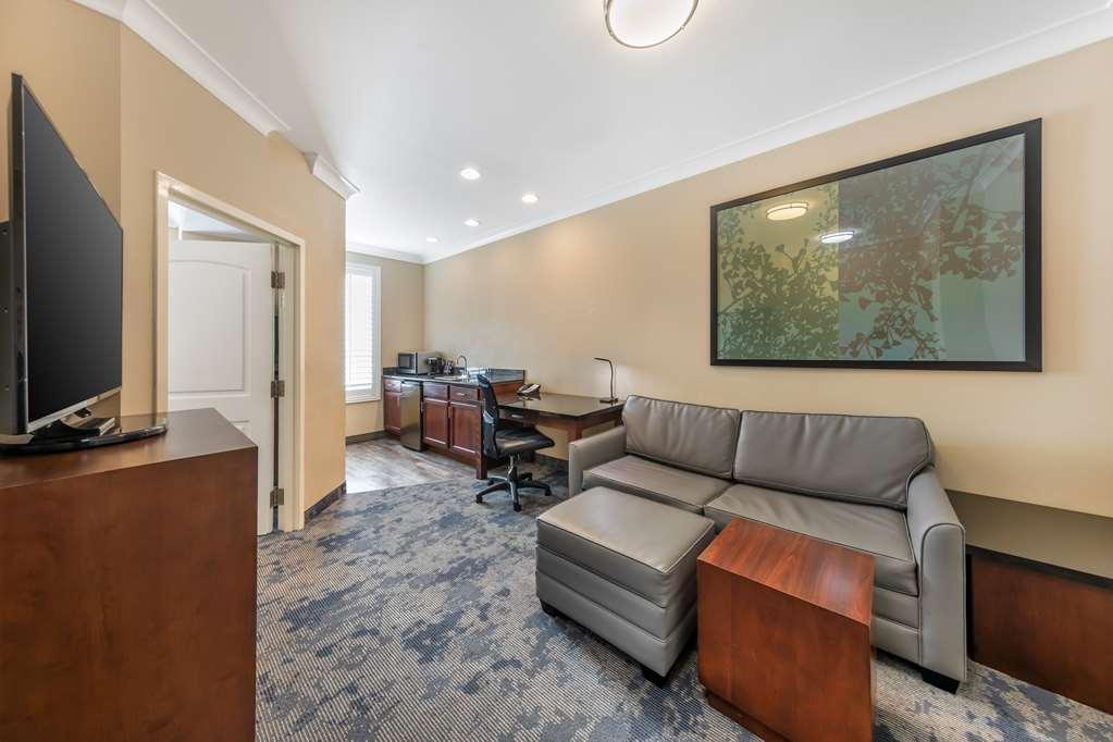 Best Western Plus Avita Suites Торънс Стая снимка