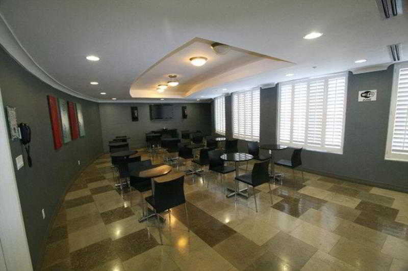 Best Western Plus Avita Suites Торънс Ресторант снимка